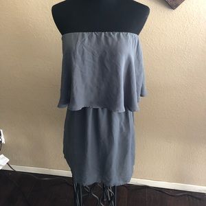 Beautiful strapless dress in gray